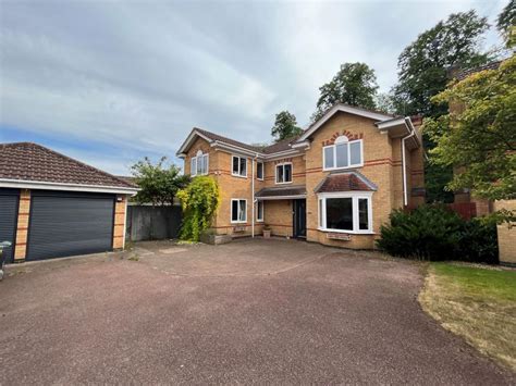 Excalibur Close Duston Northampton Nn5 4bj 4 Bed Detached House £