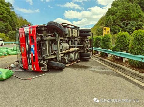 危险！货车跟车太近发生侧翻货物洒落一地 黔东南县市新闻 天柱 黔东南信息港