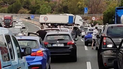 Un Accidente Obliga A Cortar El Tráfico Durante Más De 6 Horas En El