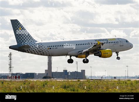 Airbus a320 landing gear hi-res stock photography and images - Alamy