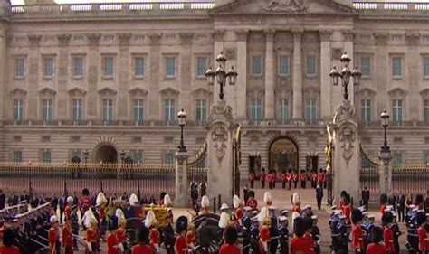 Heartbreaking Moment Queen Passes Buckingham Palace For Last Time