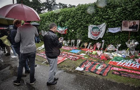 Berlusconi Ad Arcore Familiari E Amici Di Una Vita Per La Camera