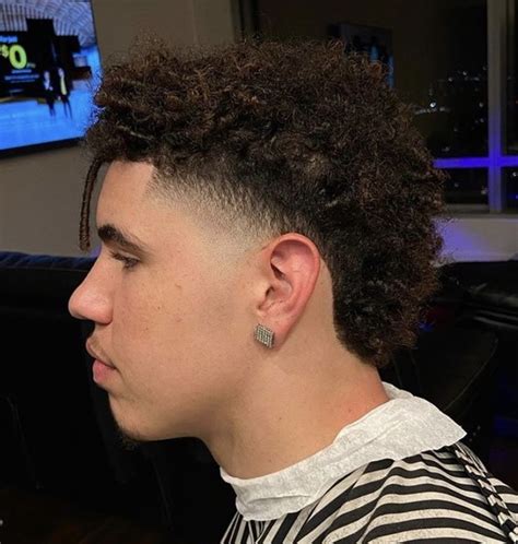 Pin By Jay On Hairstyles In Fade Haircut Curly Hair Men Haircut