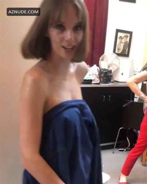 Maya Hawke Showing Off Her Naked Body Cowered With A Blue Towel While Running Around AZNude