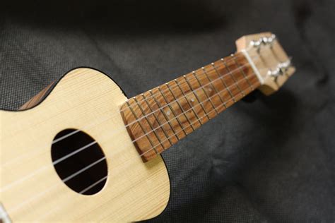 Sold - Sopranino ukulele in walnut and spruce - TinGuitar.com