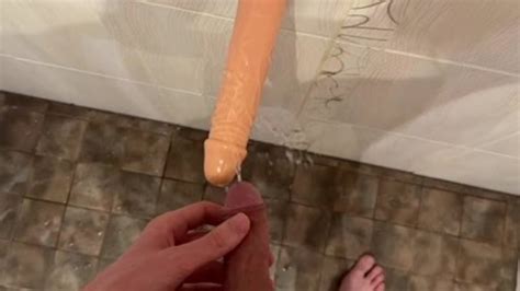 小便を潤滑油として使用して私のお尻をファック Pornhub Gay