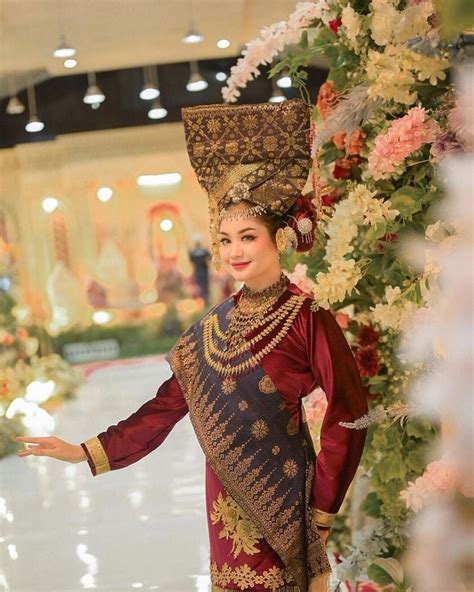 Minangkabau Indonesia Traditional Costume Pakaian Tradisional