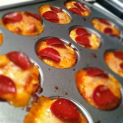 Mini Deep Dish Pizza Pillsbury Pizza Crust From The Grocery Store Press It Into The Muffin