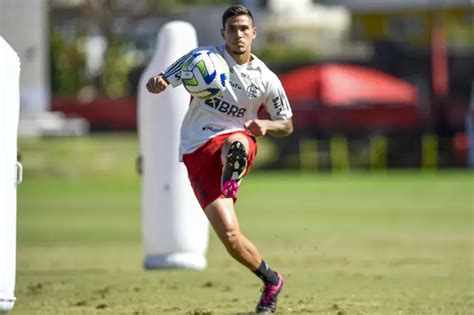 Arrascaeta Pedro e Everton Ribeiro saiba situação do trio para jogo