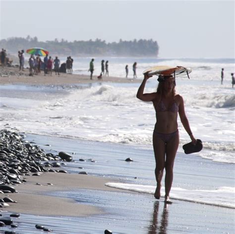 El Salvador Surfing - Travel Off Path