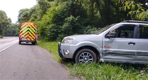 Acidente Envolvendo Carreta E Autom Vel Na Br Em Irani R Dio