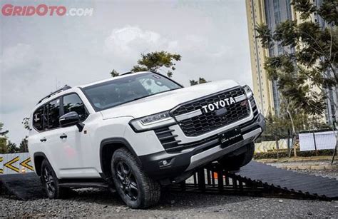 Beredar Toyota Land Cruiser Versi Lite Tampang Gahar Tapi