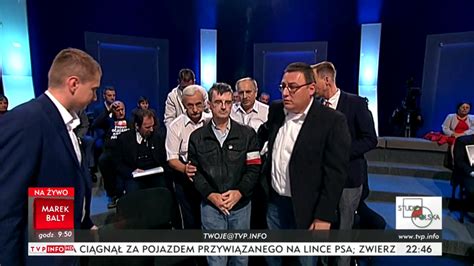 Awantura w TVP Info Mężczyzna wyprowadzony ze studia Wiadomości