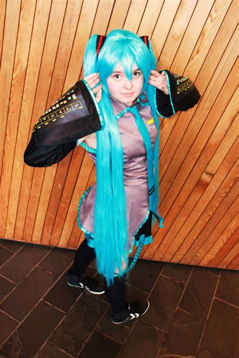 Hatsune Miku Cosplay By Otakuzzz On Deviantart