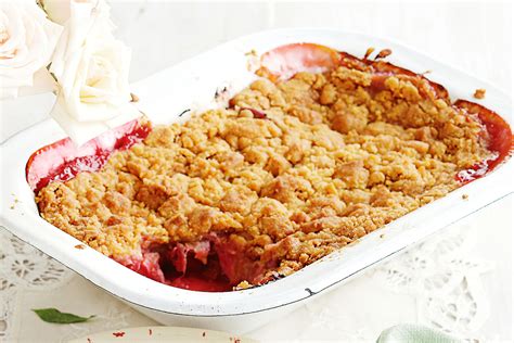 rhubarb and apple crumble