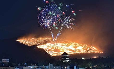 古都の夜空、炎彩る 奈良で若草山焼き 産経ニュース