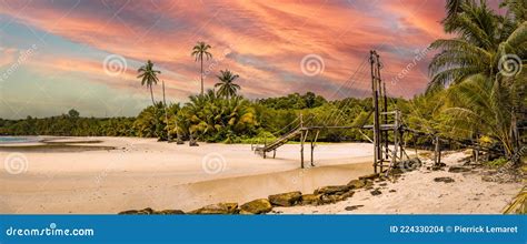 Puente De Madera En La Playa De Bang Bao En La Isla De Koh Kood Trat