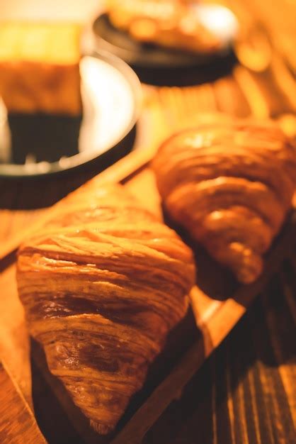 Croissant Pour Un Ensemble De Petit D Jeuner Le Matin Au Caf