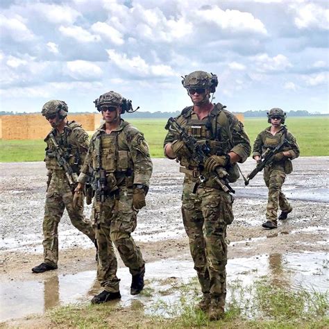 A team of U.S. Army Rangers from the 75th Ranger Regiment at CAPEX 2019 ...