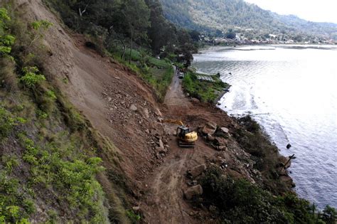 Akses Jalan Tertutup Akibat Gempa Di Bali