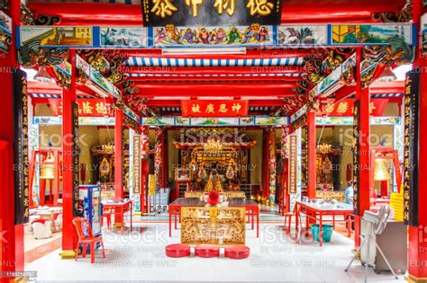 Interior Of A Chinese Shrine Stock Photo - Download Image Now - Bangkok ...