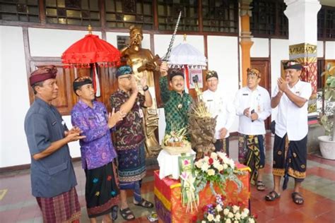 Ratusan Keris Dan Pusaka Bali Di Klungkung Dipamerkan Serangkaian