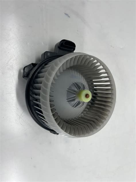 Toyota Avensis Petrol Dr Heater Blower Motor Fan