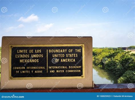 The Border Sign United States and Mexico Editorial Stock Photo - Image ...