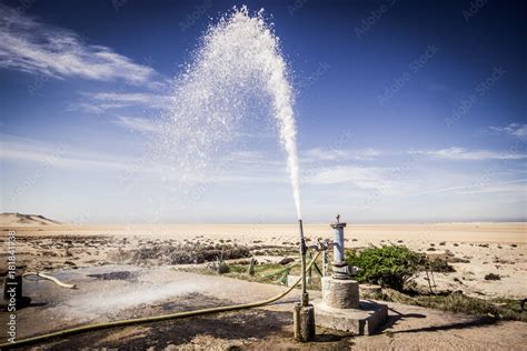 Foto De Source D Eau Chaude En Plein D Sert Du Sahara Sud Maroc