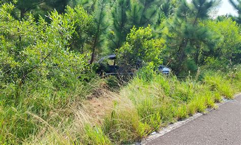 Carro Sai Da Pista E Quatro Pessoas Ficam Feridas Na Estrada Do Mar