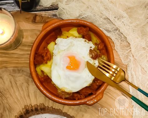 Huevos Rotos Con Picadillo O Chorizo Una Comida Muy Top