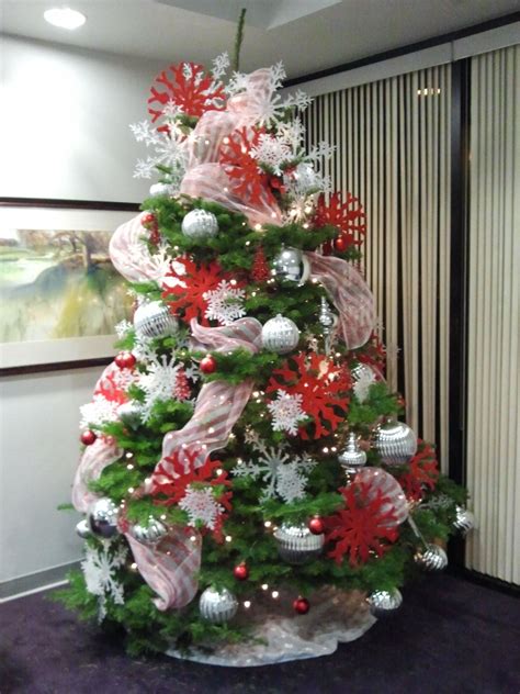 Red and White snowflakes | Christmas tree, Holiday decor, White snowflake