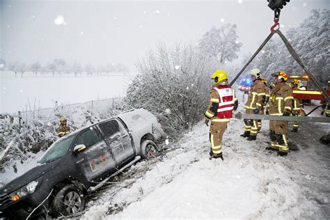 Verkehrsunfall auf A14 Auffahrt Pick Up landet im Gebüsch Rankweil