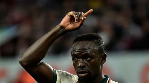 Mané Abwarten Noch Immer Bei Liverpool Unter Vertrag