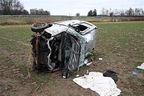 Mehrfach Berschlagen Junger Autofahrer Schwer Verletzt