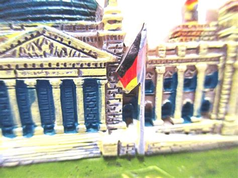 Berlin Magnet Poly Souvenir Germany Reichstag With Flag Dome Ebay