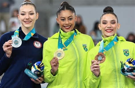 Ginasta curitibana é maior a medalhista do Brasil no Pan 2023