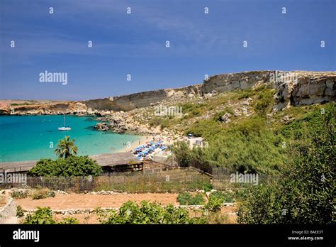 Malta Cirkewwa Paradise Bay Beach Fotos Und Bildmaterial In Hoher