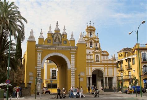 La Bas Lica No Es El Nico Monumento Del Barrio Los Mejores Bares De