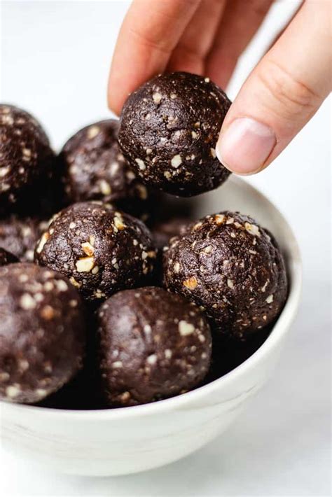 20 Easy Vegan Delicious No-Bake Snacks - Daily Vegan Meal