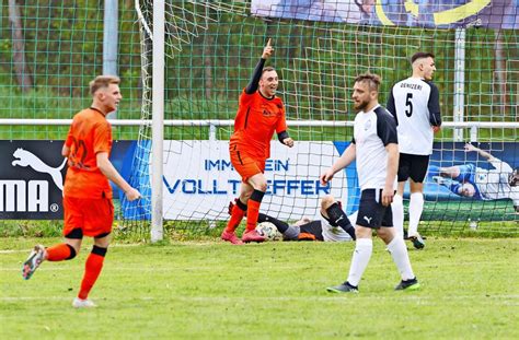 Fußball Bezirksliga Wer behält im Abstiegskampf Nerven Regional