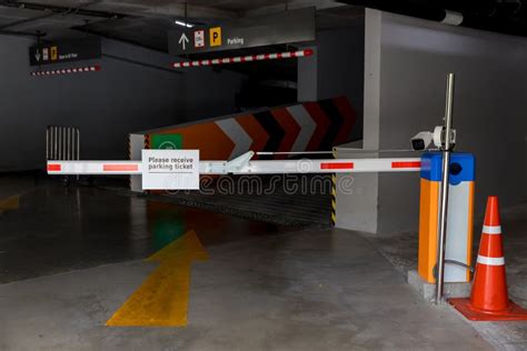 Sistema De Entrada Automática De La Barrera Del Aparcamiento Sistema