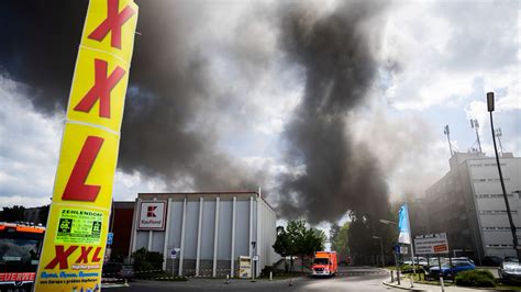 Bildergalerie Gro Brand Einer Fabrik In Berlin Lichterfelde Rbb