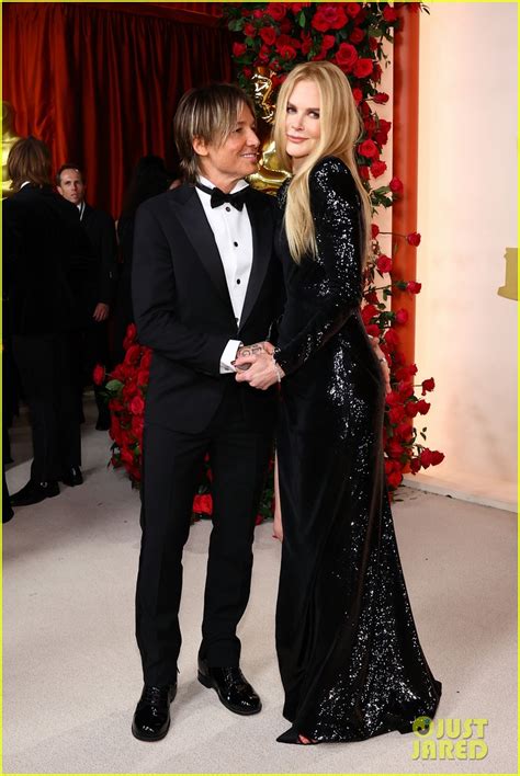 Presenter Nicole Kidman Gets Love & Shares Kisses With Husband Keith Urban on Oscars 2023 Red ...