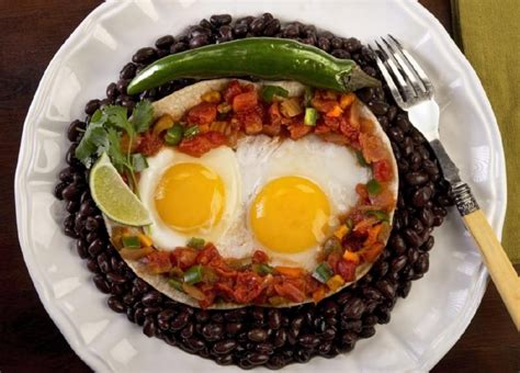 Huevos Estrellados Con Frijoles