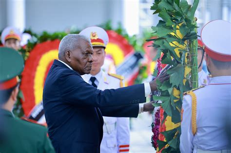 الحب الدولي للأمين العام نجوين فو ترونج صديق عظيم ومقرب Vietnamvn