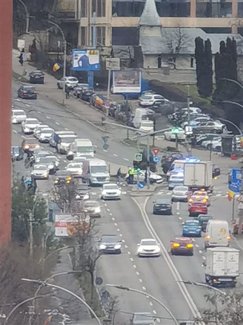 Accident pe strada Observatorului Intersecția este blocată Ziar de Cluj