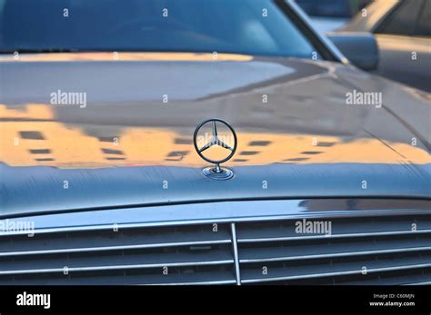 Signo Mercedes Benz Fotografías E Imágenes De Alta Resolución Alamy