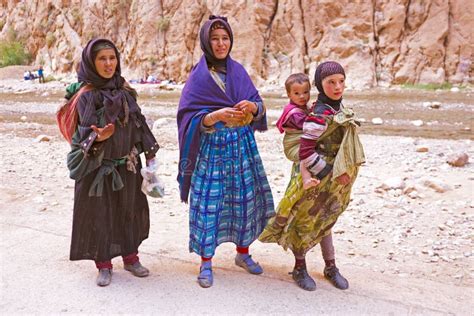 SAHARA DESERT, MOROCCO 20 OCTOBER 2013: Nomad Women In The Sahar ...