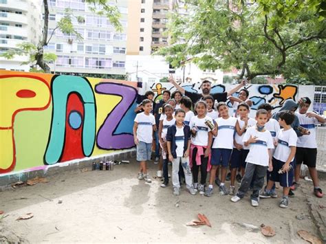 G Projeto De Francesa Leva Grafite A Alunos De Escolas P Blicas Do